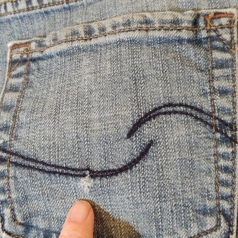 Signature by Levi Strauss Women's Low Rise Bootcut Jeans - Picture 4 of 7